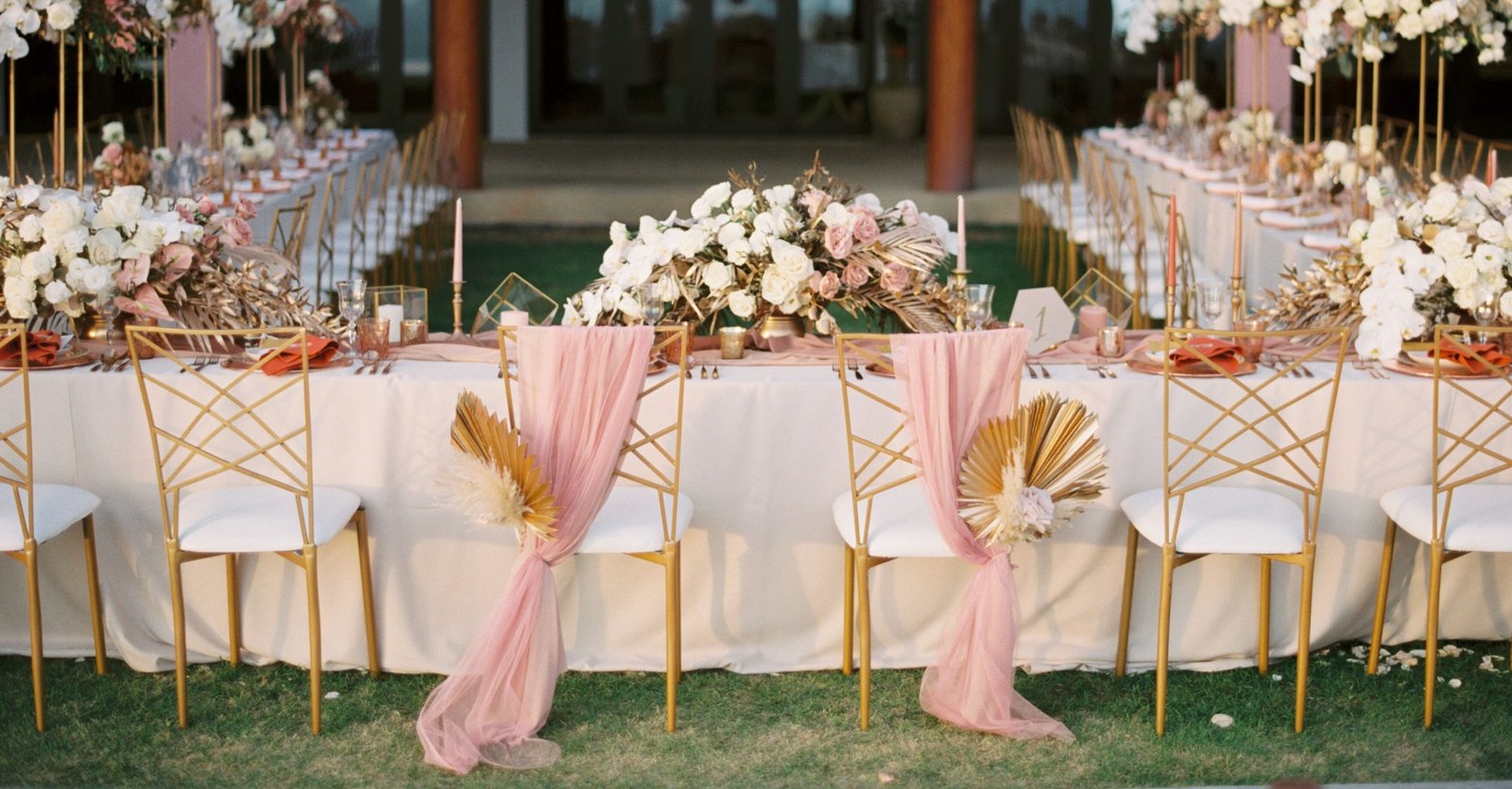 MEXELEG | Choosing the right amount of tables and chairs for your event.